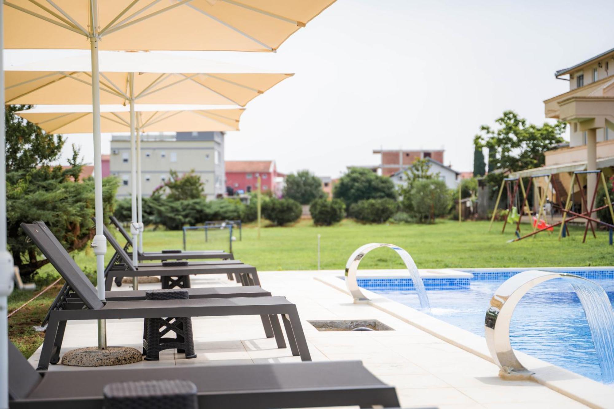 Apartments Rudaj อุลซิน ภายนอก รูปภาพ